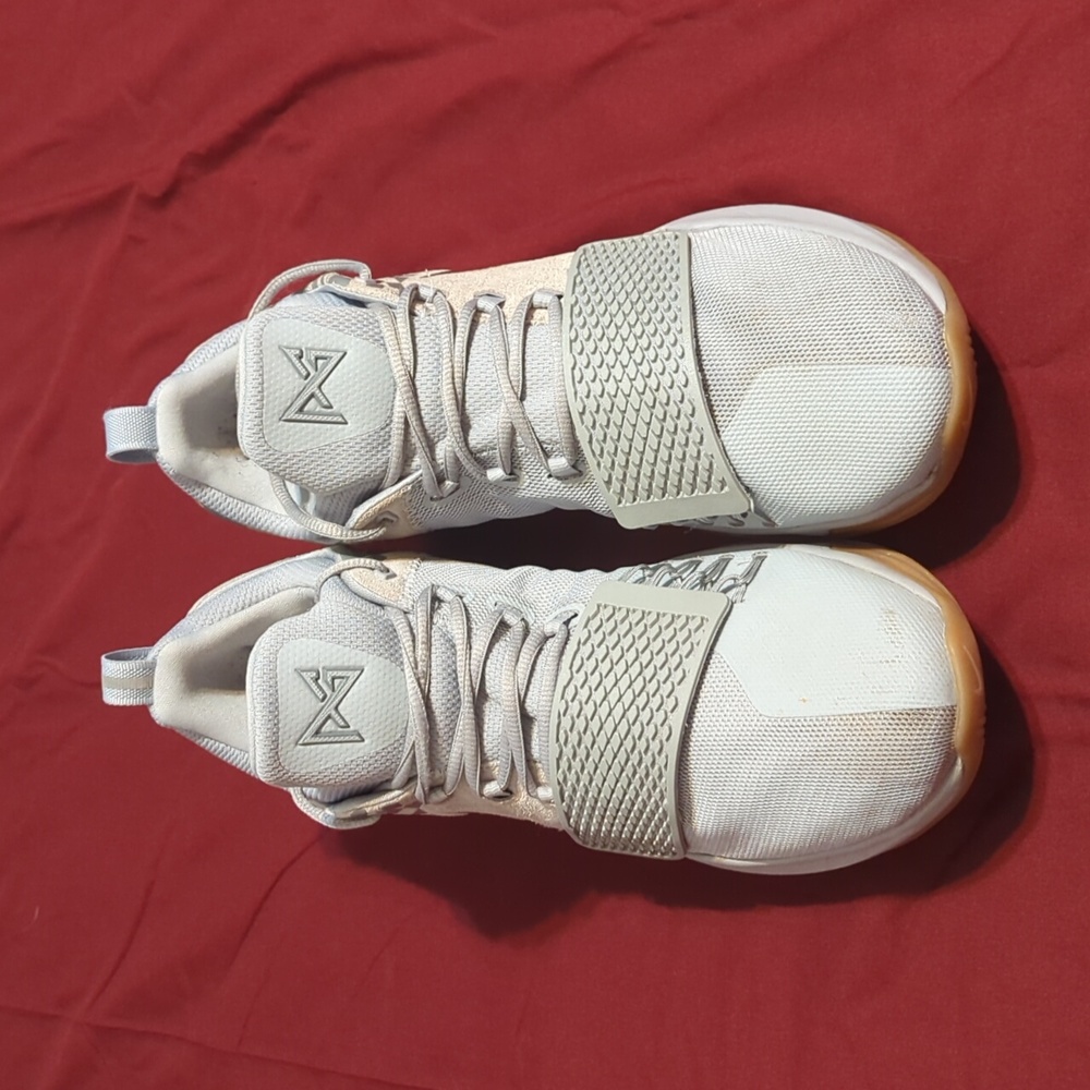 Basketball shoes